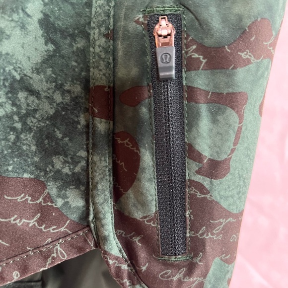 Lululemon Tracker Short II- rare - Picture 3 of 8